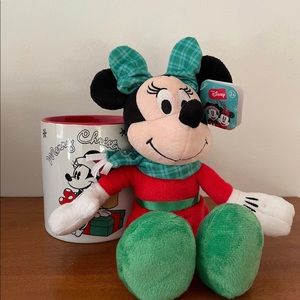 Minnie mouse christmas themed mug with plushie